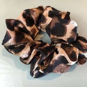 Boutique Accessories - Leopard Print Hair Scrunchies Boutique Accessories - Leopard Print Hair Scrunchies
